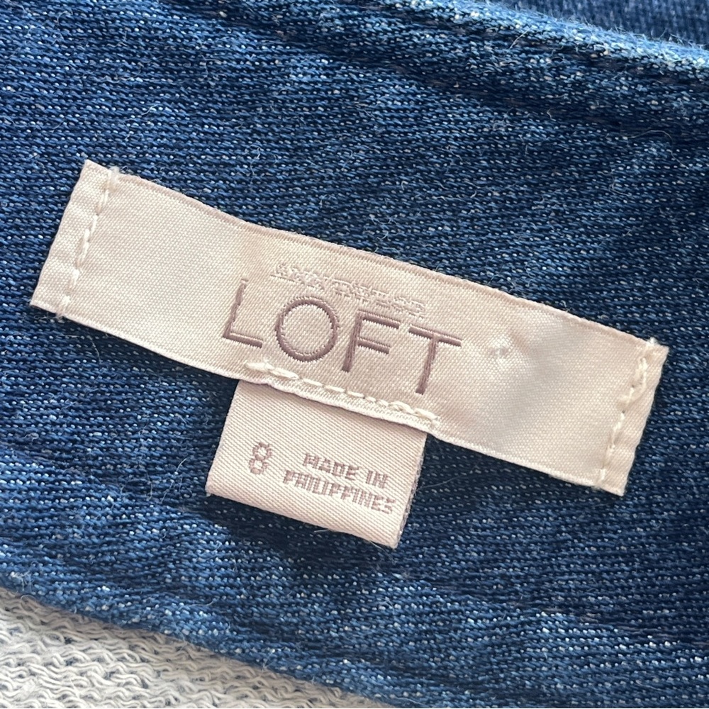 LOFT Chambray Cotton Blue Denim Shirt w/ Pockets Sz 8 - Picture 4 of 5